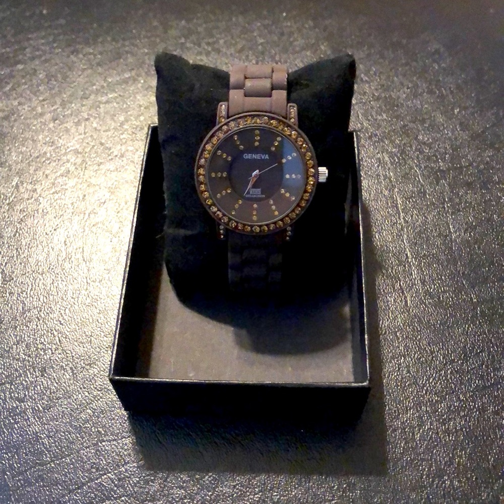 Women’s Geneva crystal face watch.